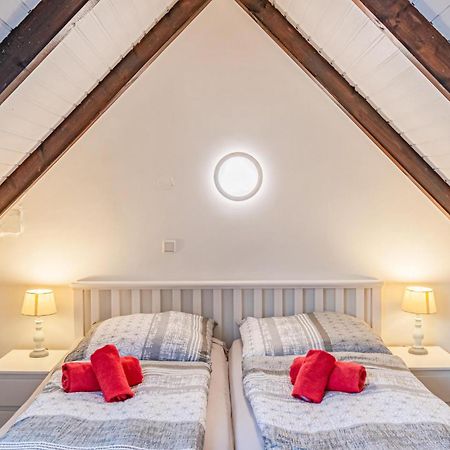 Cozy Apartment In Friedrichskoog With Kitchen ภายนอก รูปภาพ