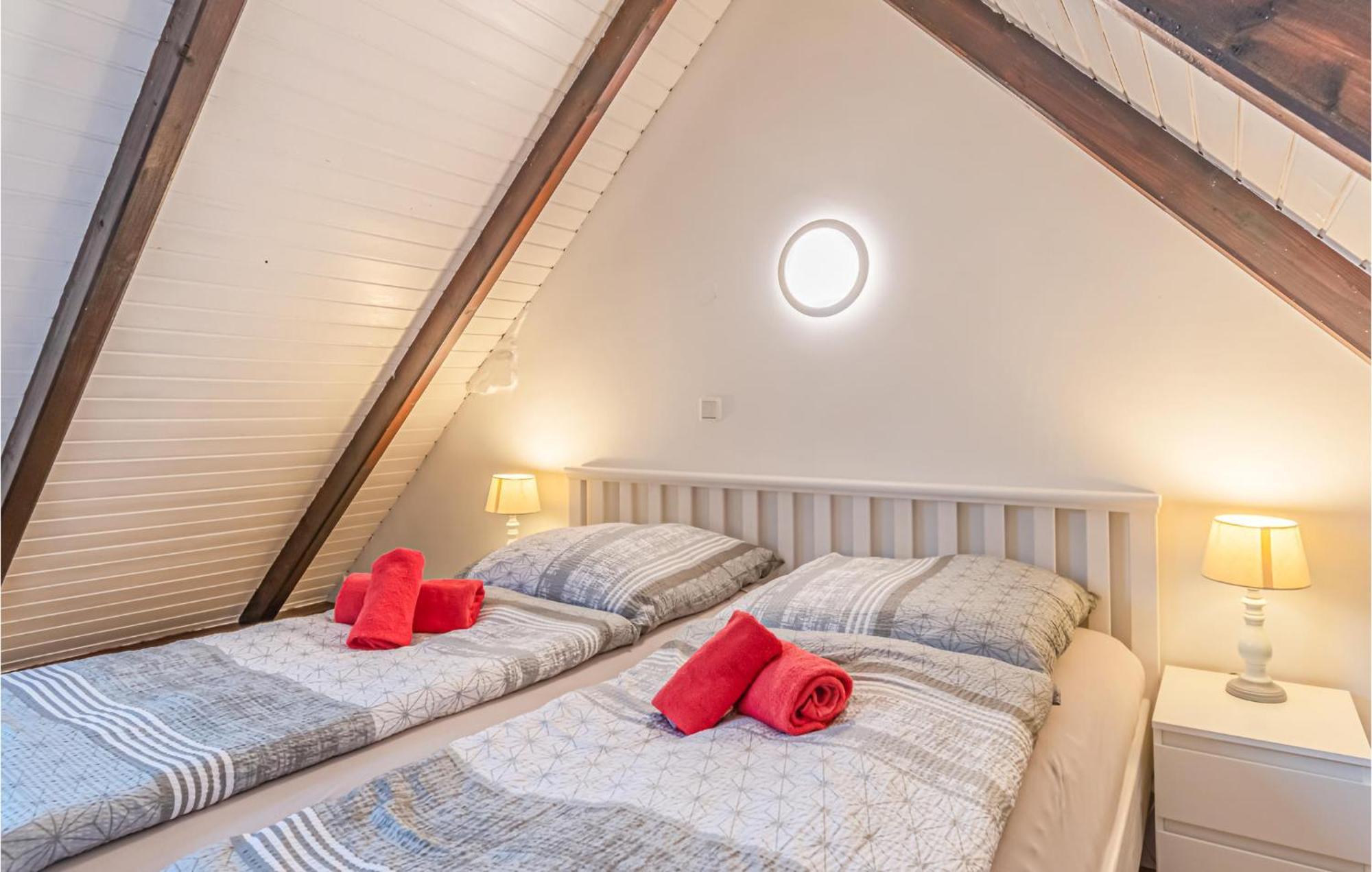 Cozy Apartment In Friedrichskoog With Kitchen ภายนอก รูปภาพ