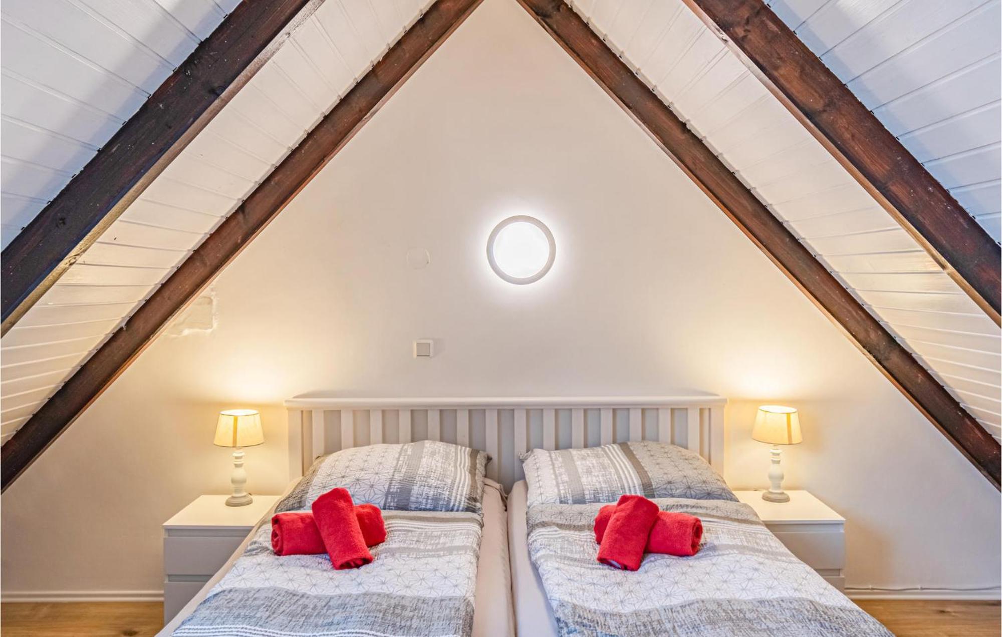 Cozy Apartment In Friedrichskoog With Kitchen ภายนอก รูปภาพ