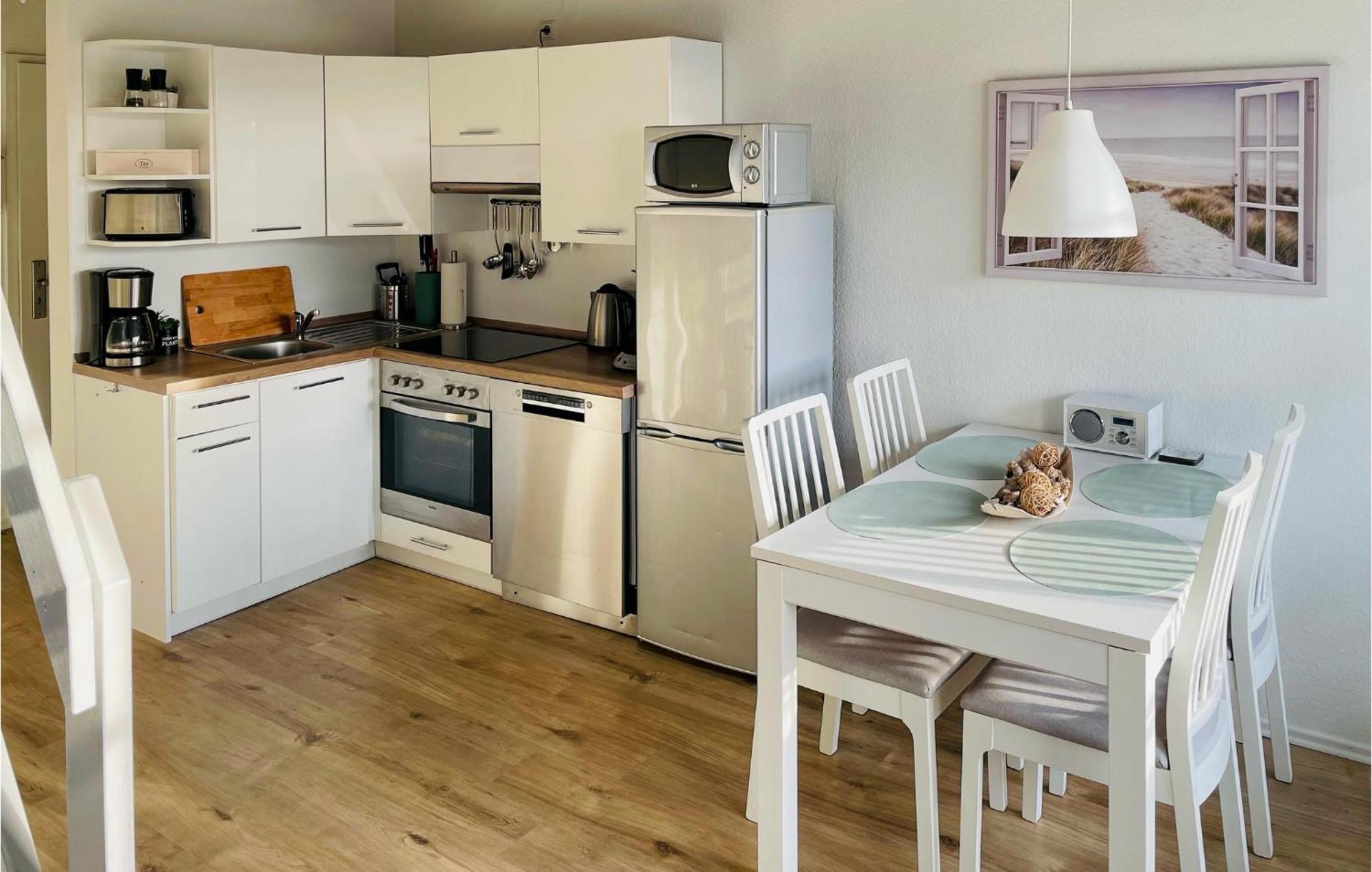 Cozy Apartment In Friedrichskoog With Kitchen ภายนอก รูปภาพ
