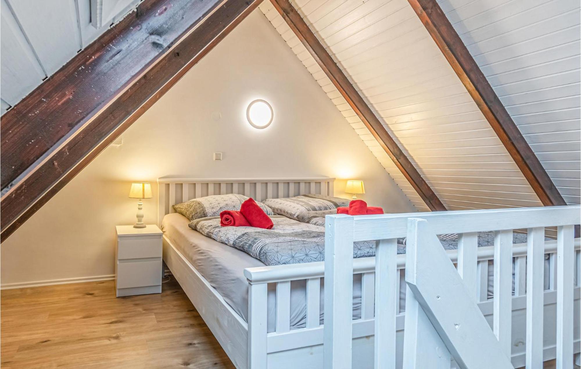 Cozy Apartment In Friedrichskoog With Kitchen ภายนอก รูปภาพ