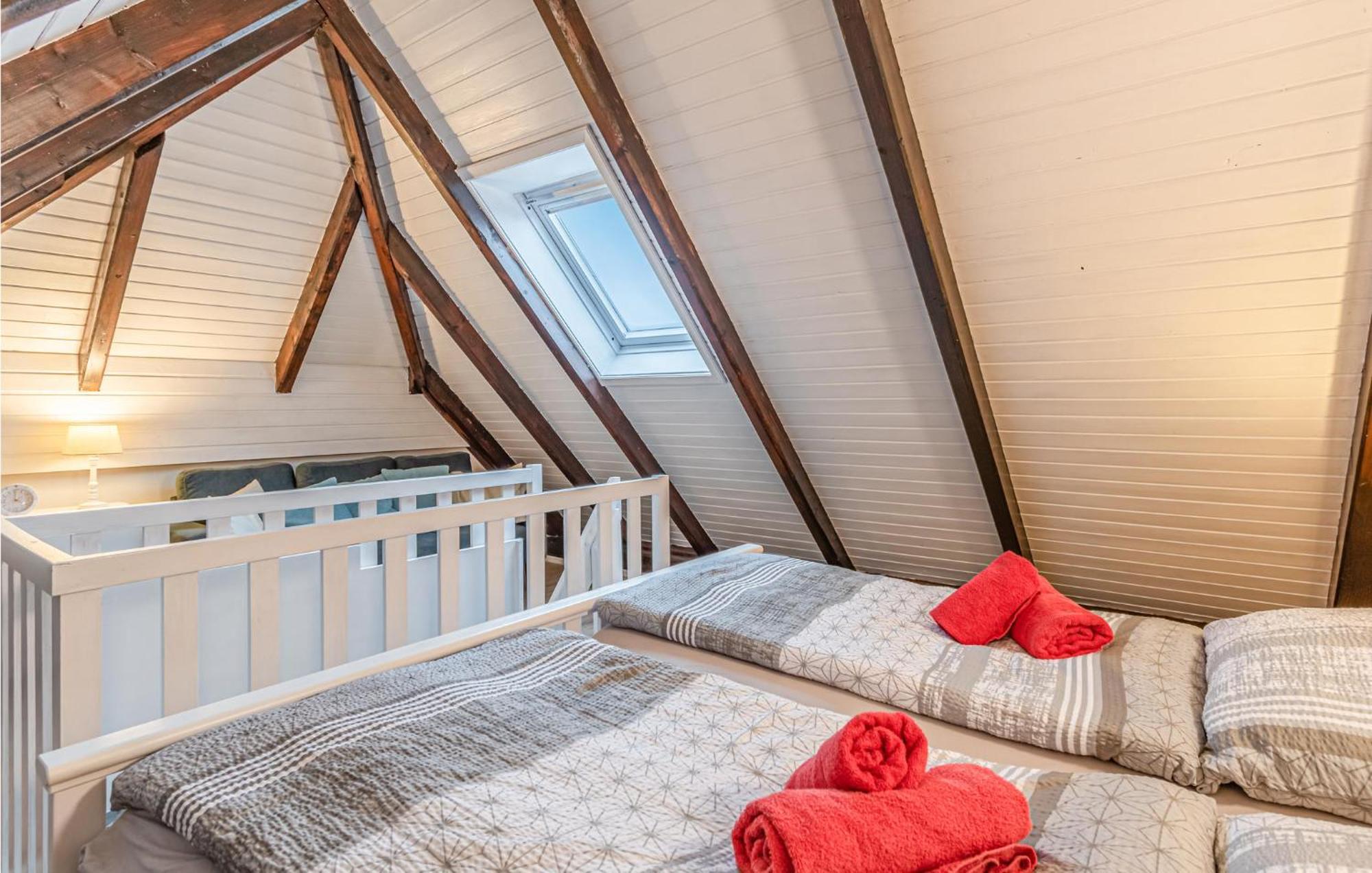 Cozy Apartment In Friedrichskoog With Kitchen ภายนอก รูปภาพ